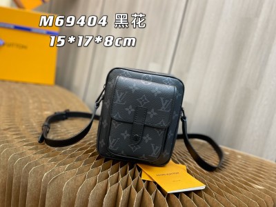  Handbag   Louis Vuitton M69404  size  15x17x8 CM