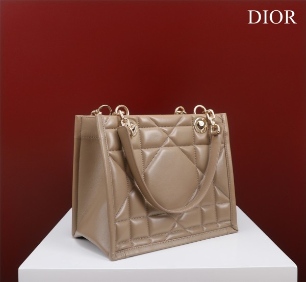 Handbag  Dior  size  36.5×28×17.5  cm