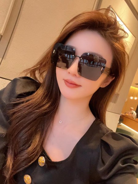 Sunglasses Louis Vuitton L1022