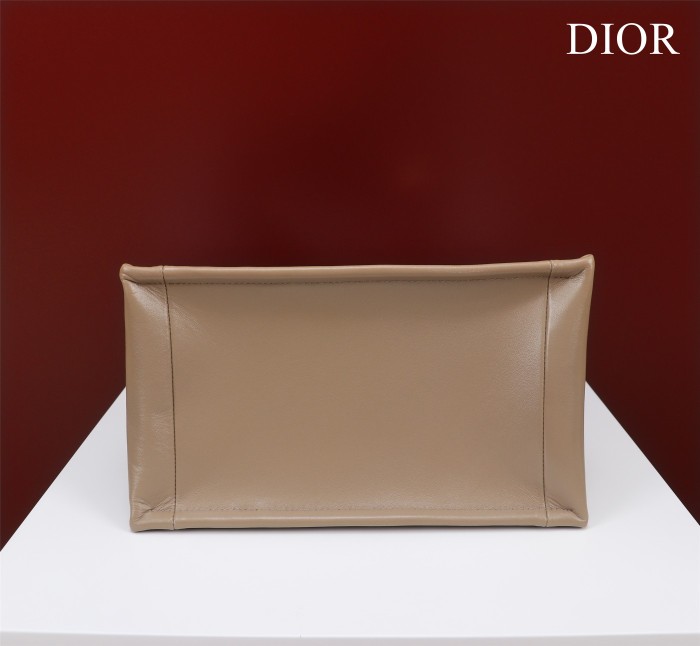 Handbag  Dior  size  36.5×28×17.5  cm