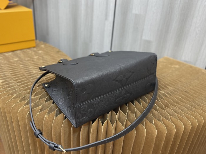   Handbag  Louis Vuitton  M45653  size 25x19x11.5 cm