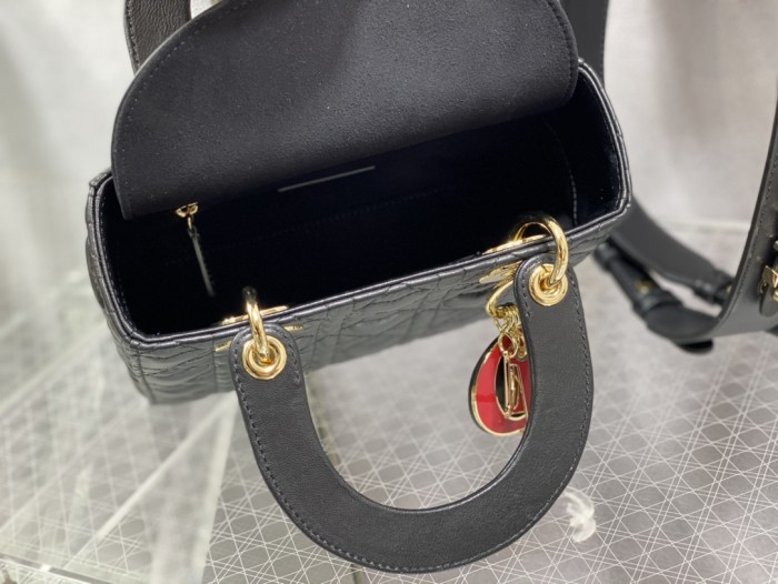  Handbag  Dior  size 20 cm