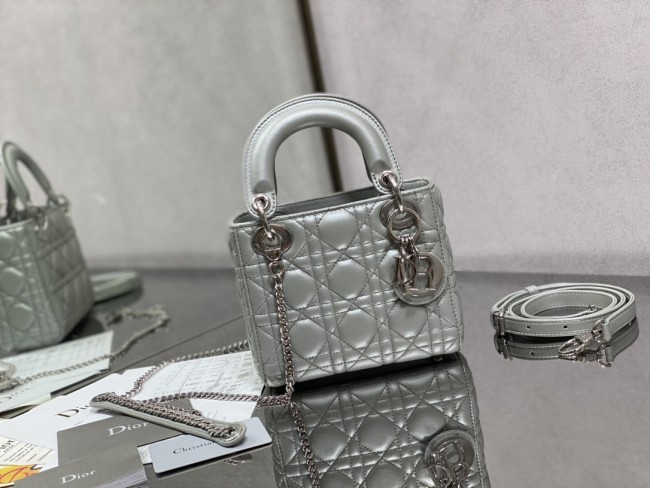 Handbag  Dior  size  17 cm