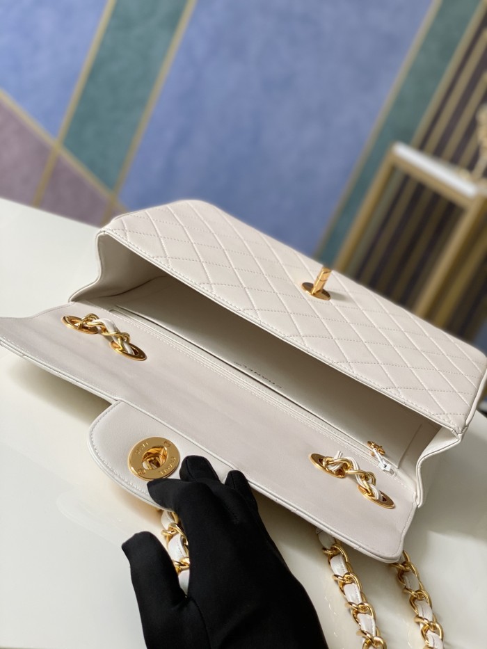 Handbag   Chanel  A88  size  30.21.8 cm