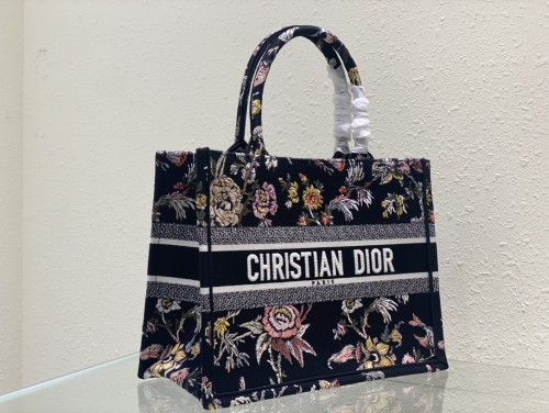 Handbag  Dior  size 36 x 27.5 x 16.5  cm
