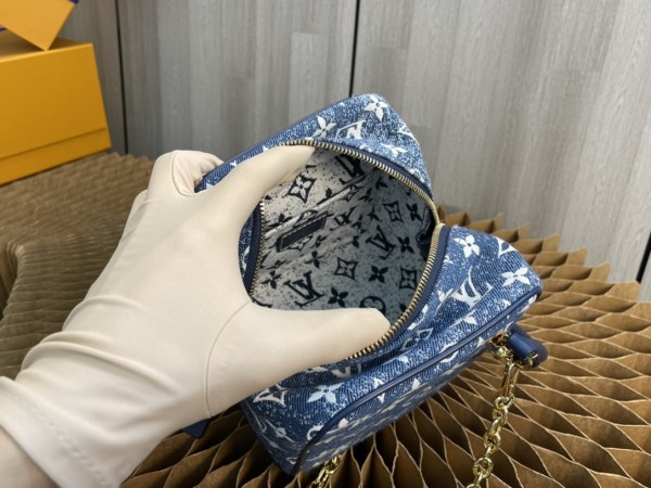 Handbag  Louis Vuitton  M59611  size  16.0x16.0x16.0 cm