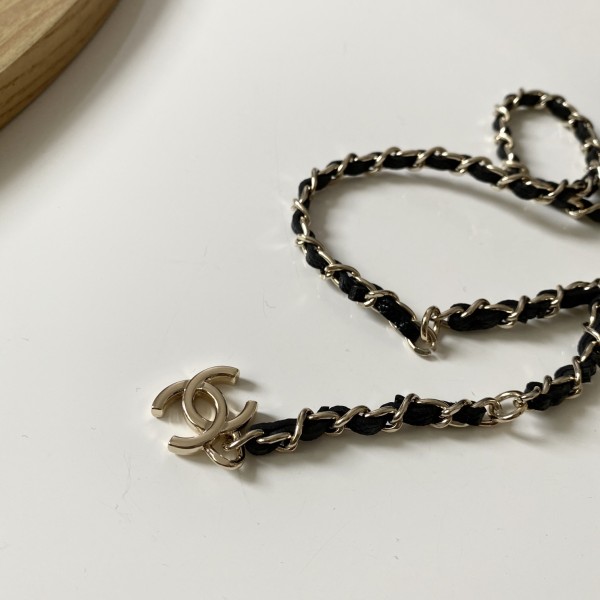 Handbag   Chanel 1952  size  11 ×2 ×7.5 cm