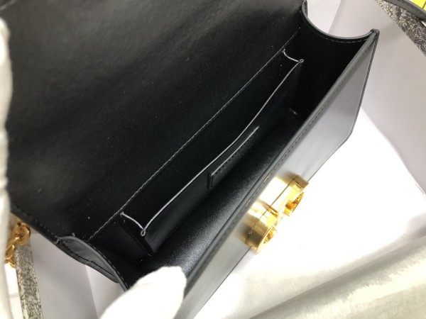 Handbag  Dior  M9203  size  21.5 x 12 x 6 cm