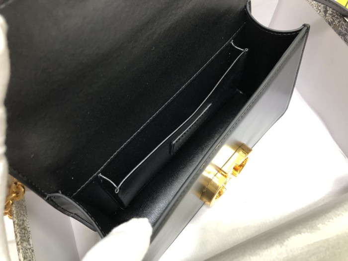 Handbag  Dior  M9203  size  21.5 x 12 x 6 cm