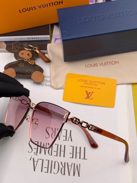 Sunglasses Louis Vuitton L8362