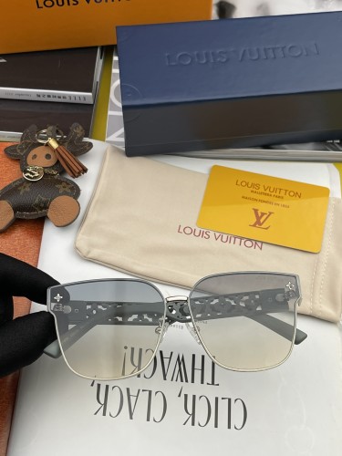 Sunglasses Louis Vuitton L8190