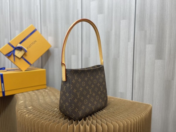 Handbag   Louis Vuitton M51146  size  25x21x10 CM