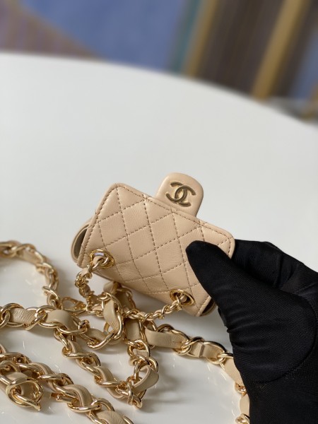 Handbag   Chanel  2080  size  9.8.3 cm