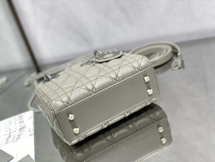 Handbag  Dior size  17 cm