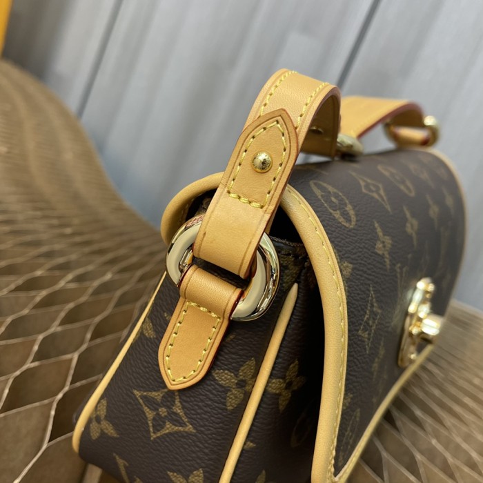 Handbag   Louis Vuitton  M40078   size  22.5×13×8 CM