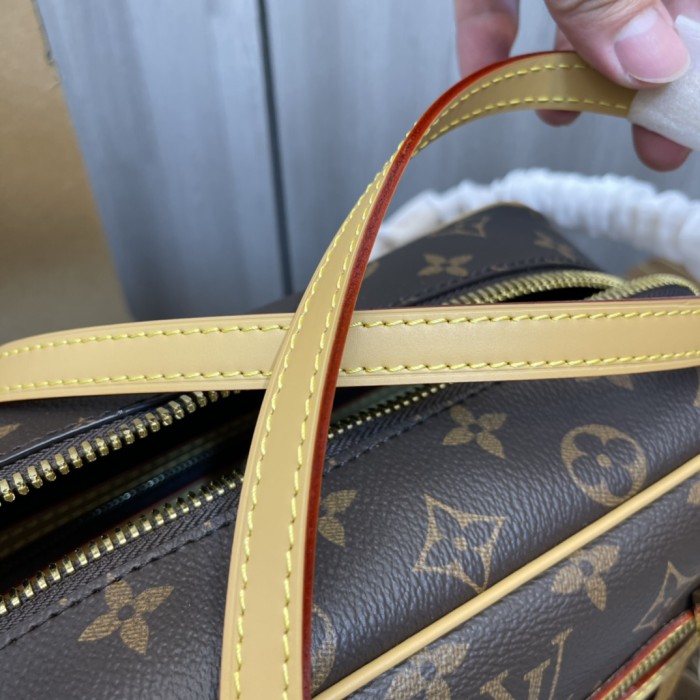 Handbag   Louis Vuitton  M46321  size  26-10-16 cm