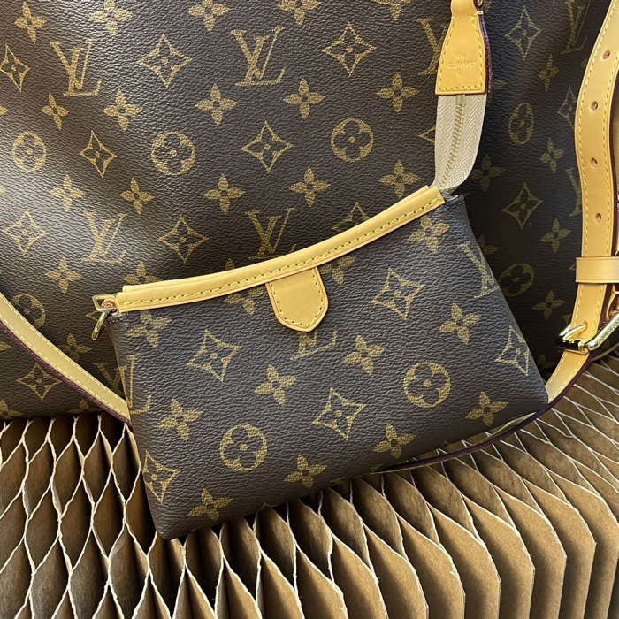 Handbag   Louis Vuitton M40353   size  52-30-20 cm