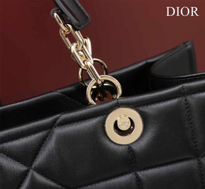 Handbag  Dior  size  36.5×28×17.5  cm