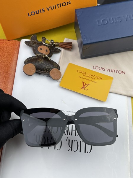 Sunglasses Louis Vuitton L1765