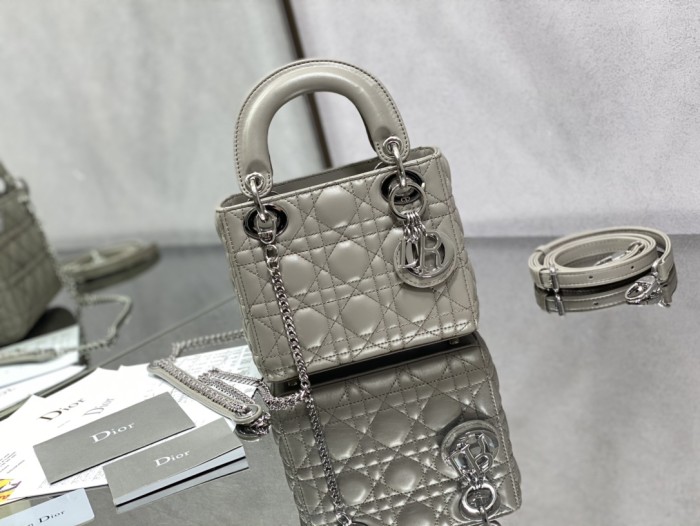 Handbag  Dior size  17 cm