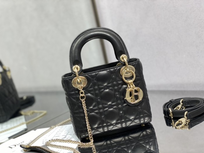Handbag  Dior  size 17 cm