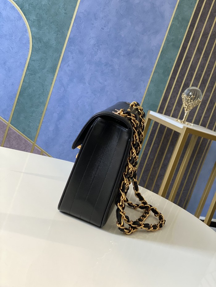 Handbag   Chanel  A88  size  30.21.8 cm