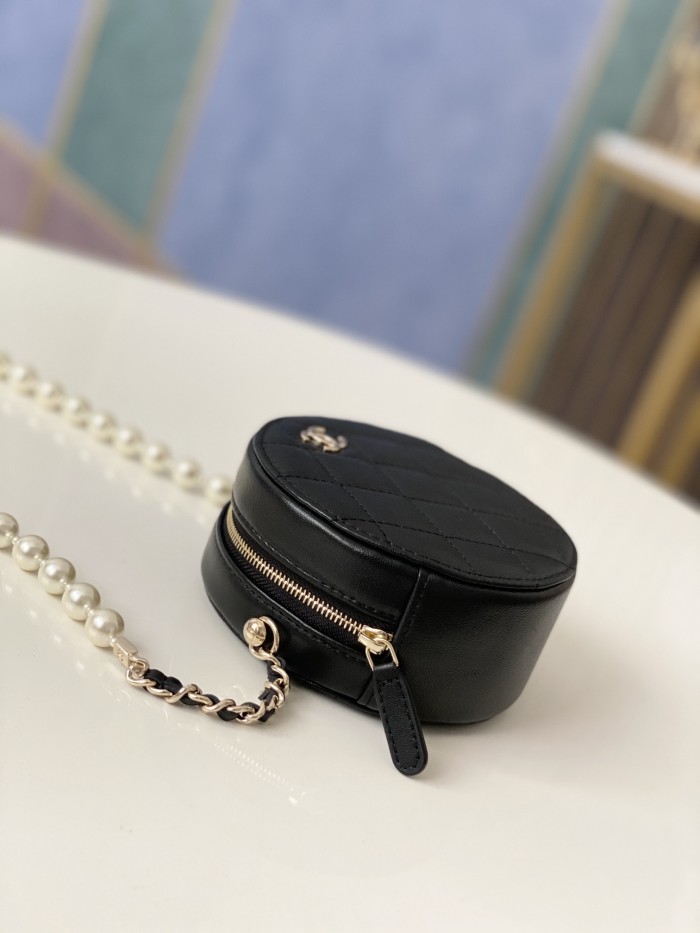 Handbag   Chanel  81183  size  12x12x4.5 cm