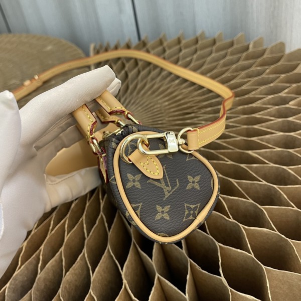 Handbag   Louis Vuitton  M81081  size  9×10 CM