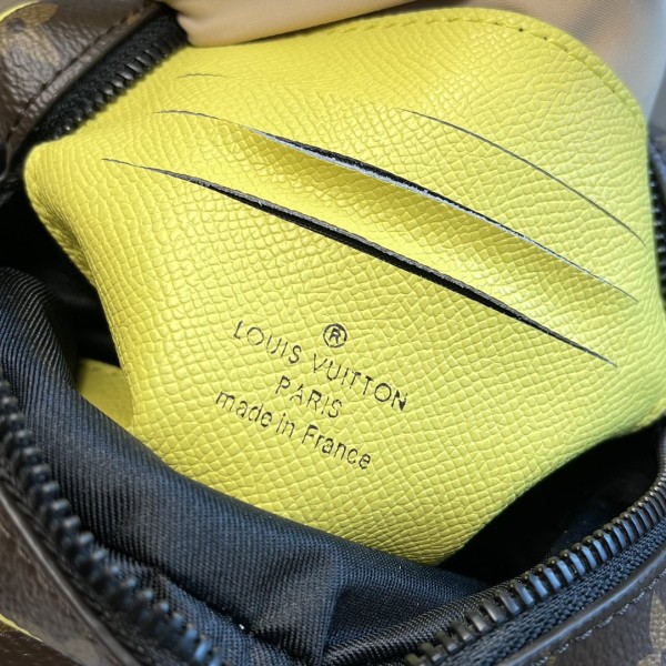  Handbag   Louis Vuitton M69404  size  15x17x8 CM