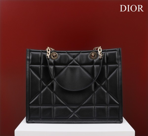 Handbag  Dior  size  36.5×28×17.5  cm