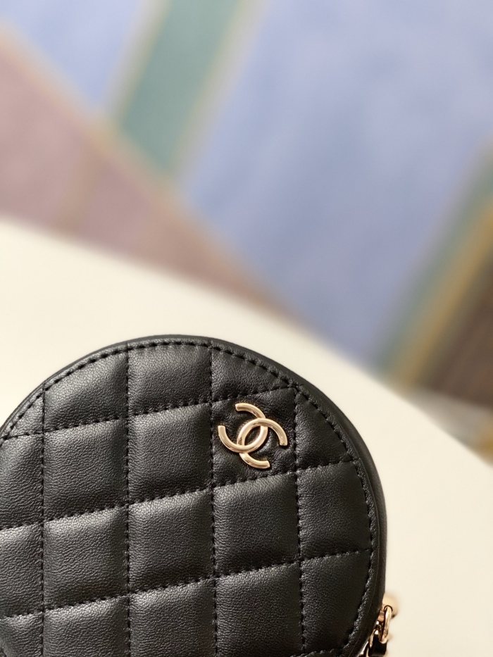 Handbag   Chanel  81183  size  12x12x4.5 cm