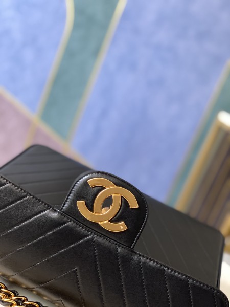 Handbag   Chanel  A88  size  30.21.8 cm