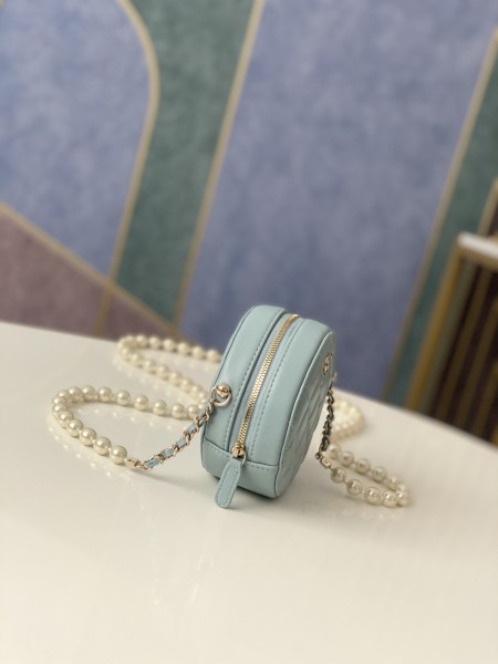 Handbag   Chanel  81183  size  12x12x4.5 cm