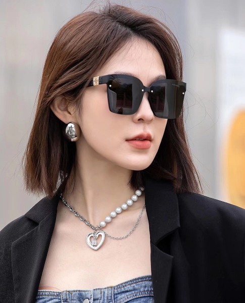 Sunglasses Louis Vuitton L1765