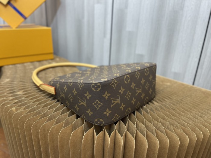 Handbag   Louis Vuitton M51146  size  25x21x10 CM