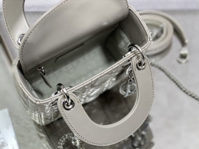 Handbag  Dior size  17 cm