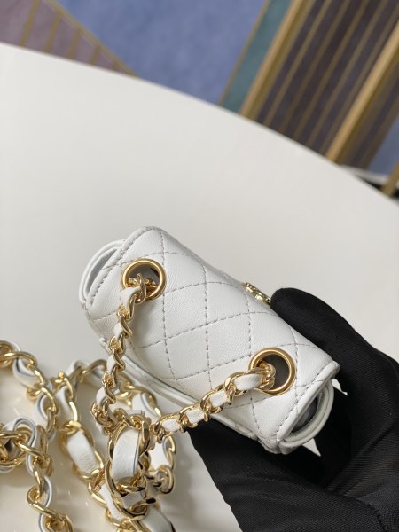 Handbag   Chanel  2080  size  9.8.3 cm