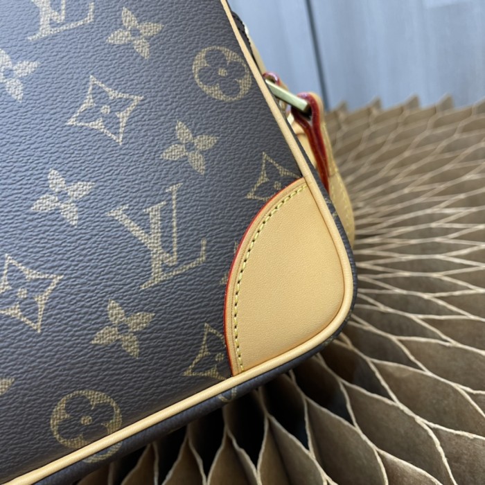   Handbag  Louis Vuitton  M51274  size  27*17*7 cm