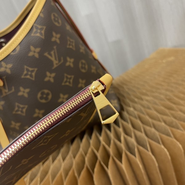 Handbag   Louis Vuitton  M46203  size  29 x 24 x 12  cm