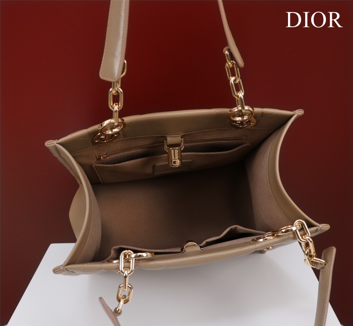 Handbag  Dior  size  36.5×28×17.5  cm