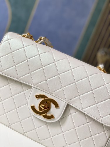 Handbag   Chanel  A88  size  30.21.8 cm