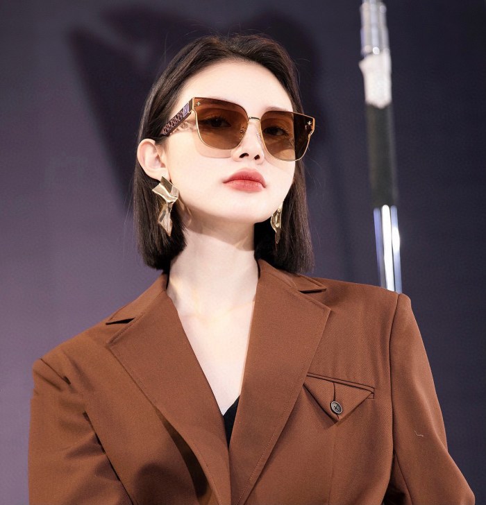 Sunglasses Louis Vuitton L8190