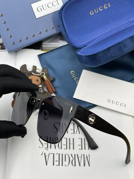 Sunglasses Gucci G5220