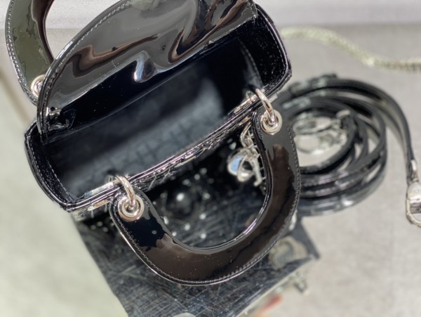 Handbag  Dior  size 17 cm