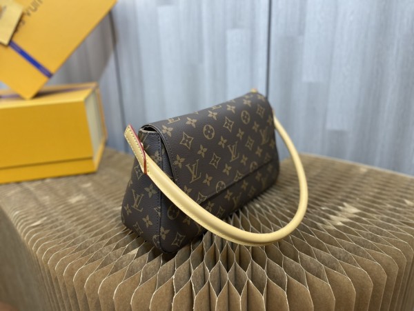  Handbag   Louis Vuitton M51147  size  24x21x9 cm