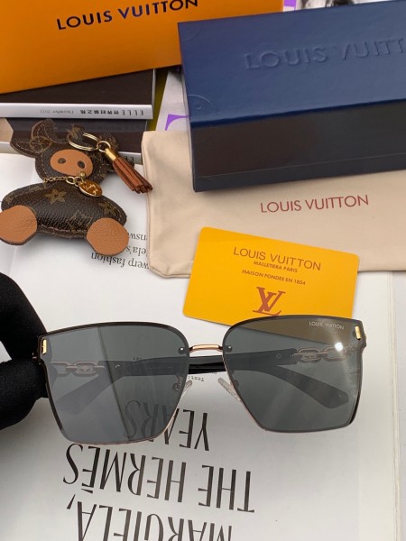 Sunglasses Louis Vuitton L8362