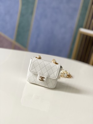 Handbag   Chanel  2080  size  9.8.3 cm