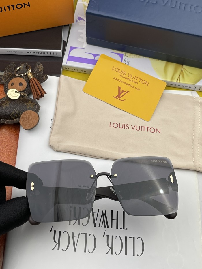 Sunglasses Louis Vuitton L1022