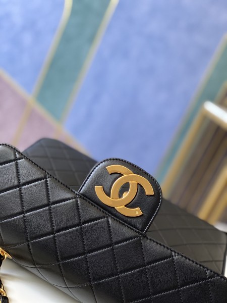 Handbag   Chanel  A88  size  30.21.8 cm