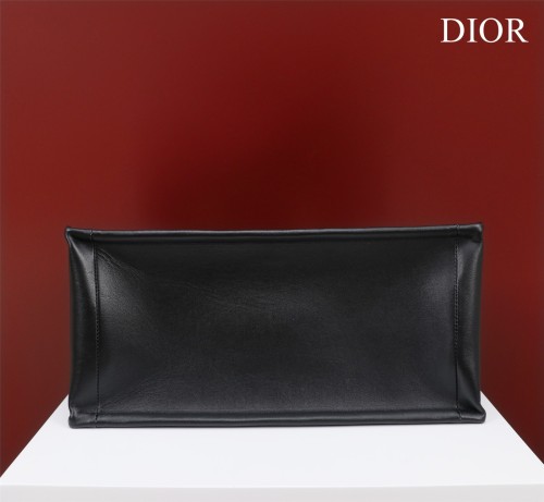 Handbag  Dior  size  36.5×28×17.5  cm